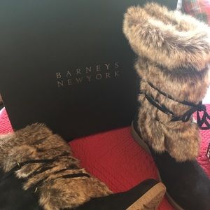 Like new real fur and suede boots.